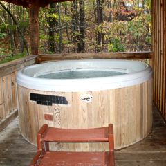 A relaxing Hot and bubbly Tub on the back porch