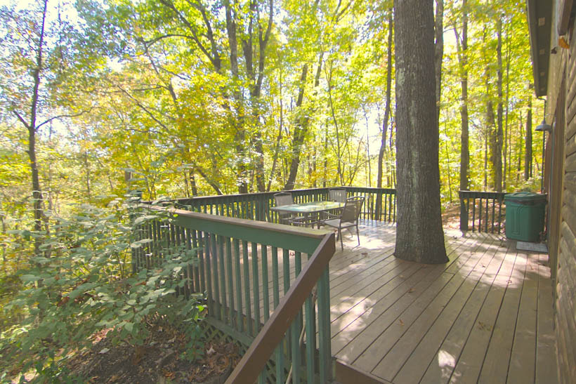 big oak cabin patio