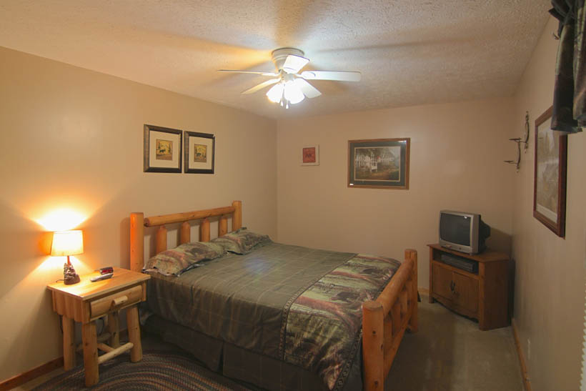 big oak cabin bedroom 2