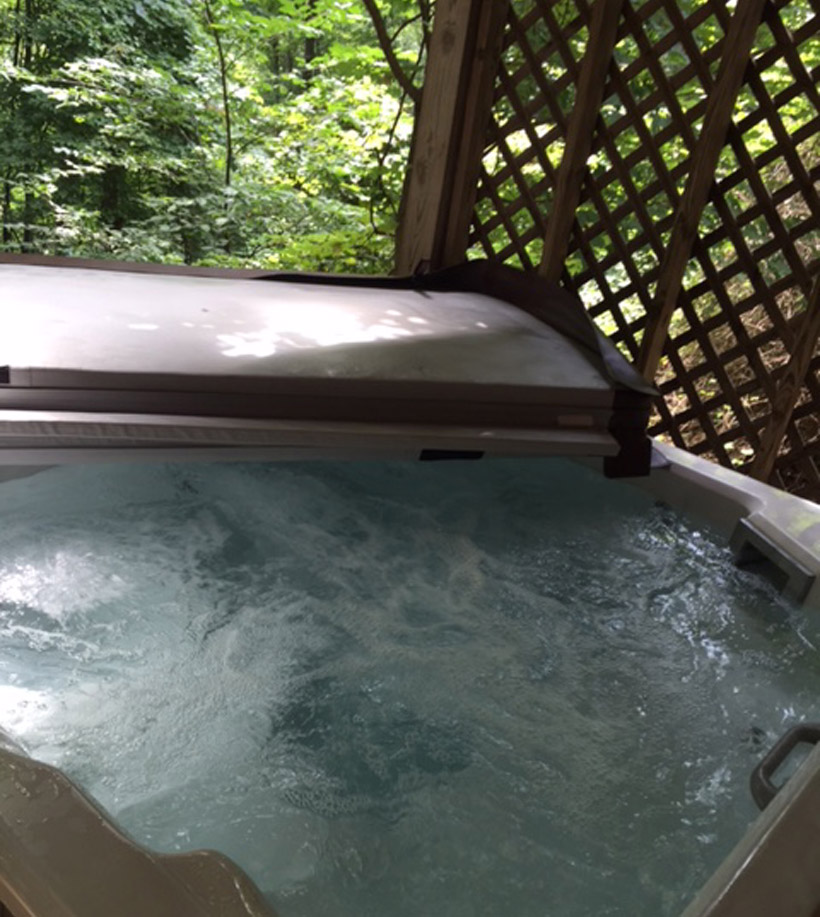 Hilltop Cabin hot tub