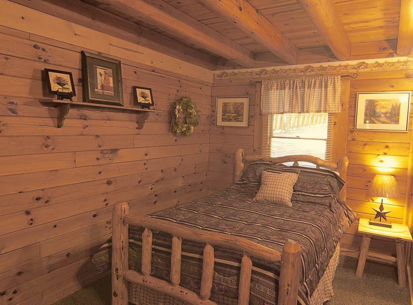 Hilltop Cabin Bedroom 1