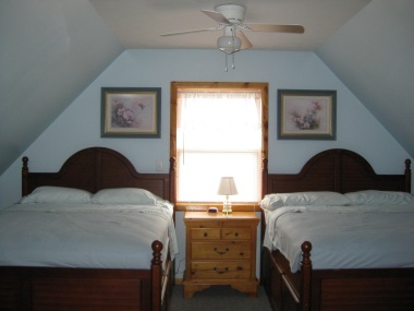 Frank Country Cottage bedroom