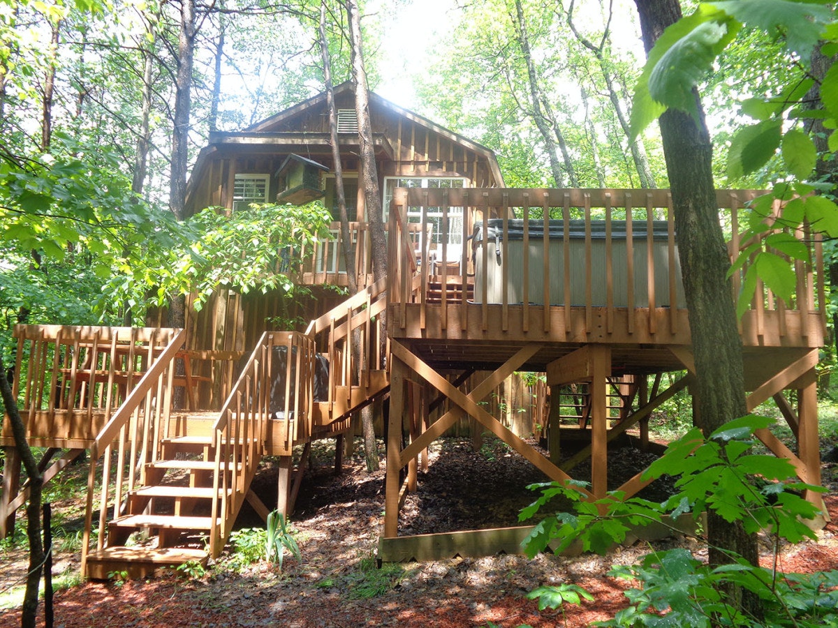 The Tree House in Hocking Hills