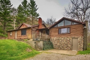 Honeysuckle Creekside Cabin