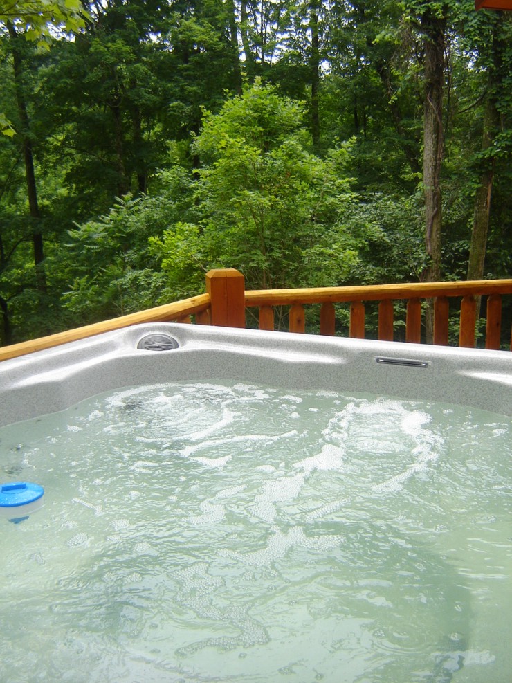 Shamrock Cabin hot tub view