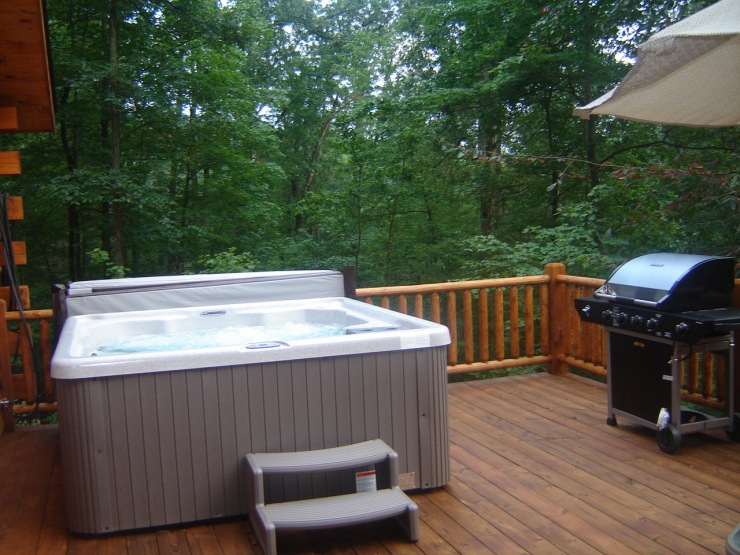 Claddagh Cabin hot tub