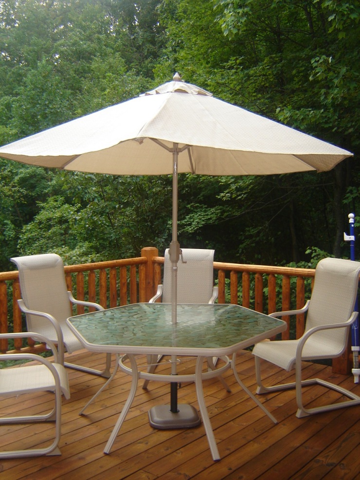 Claddagh Cabin patio