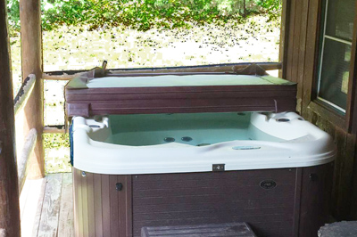 Paradise Cabin hottub