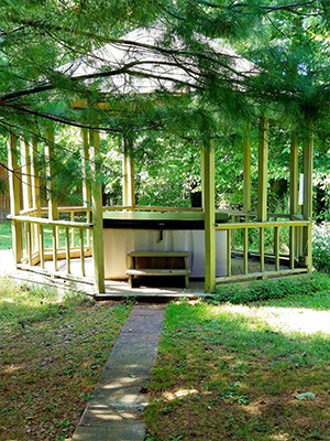 Plymouth cabin path to hottub