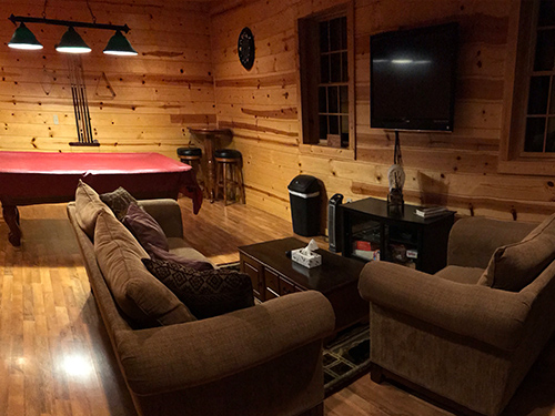 Recreation room features a nice merlot tinted felt pool table.